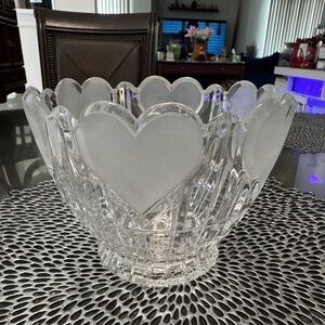 Vintage 1986 Leaded Crystal F.T.D.A Bowl with 6 Frosted Hearts, West Germany.